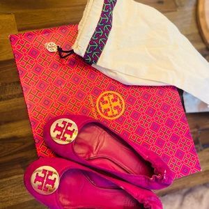 Tory Burch Suede Fuchsia sz 8 excellent condition